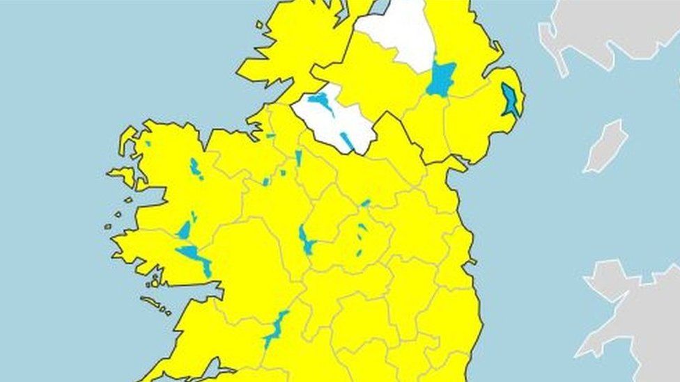 Wales yellow weather warning for storms and lightning - BBC News