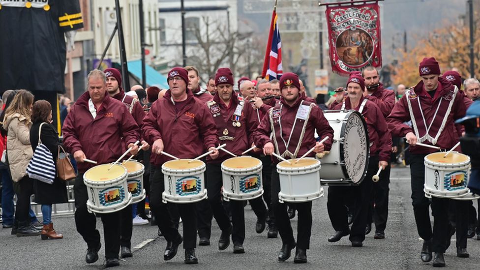Londonderry Thousands march in Apprentice Boys parade BBC News