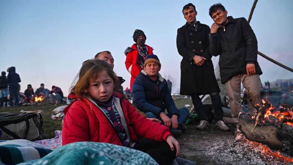 Migrants waiting to cross into Greece near Edirne, 2 Mar 20