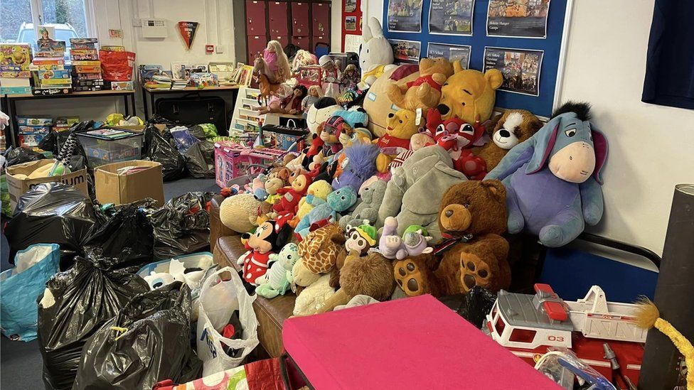 Queue for AFC Telford United Christmas toy bank BBC News