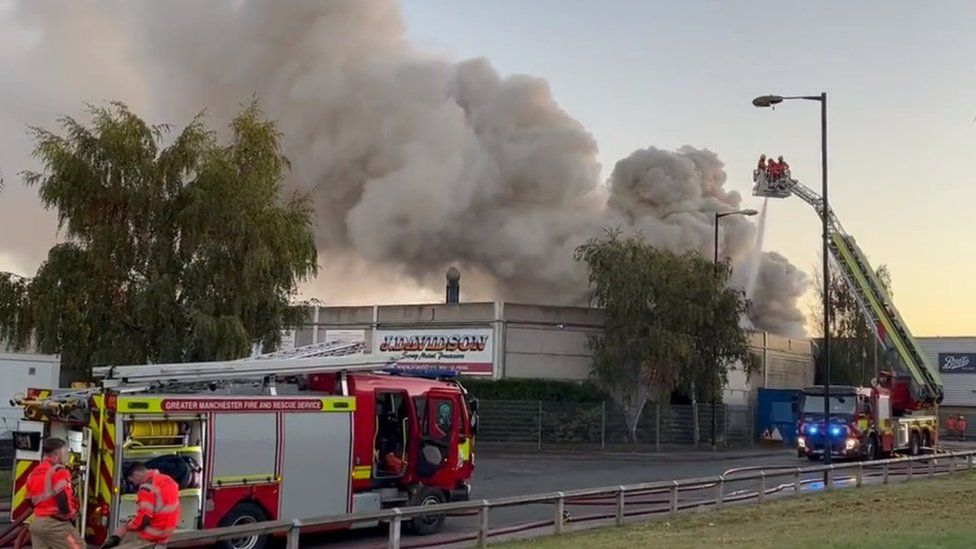 Crews tackle large blaze at Altrincham commercial premises - BBC News