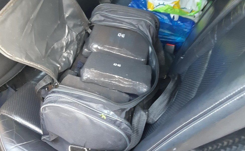 Holdall containing heroin on back seat of car