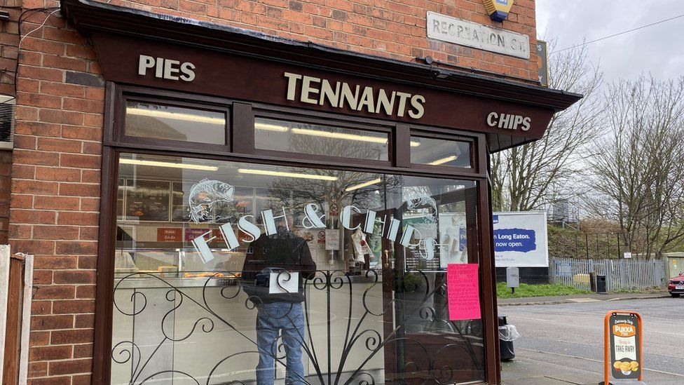 Long Eaton: Chip shop opened in World War Two to close - BBC News