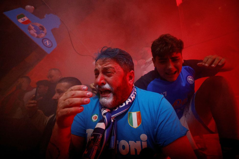 Tifozët e Napolit festojnë fitoren e Serisë A - Napoli, Itali - 4 maj 2023