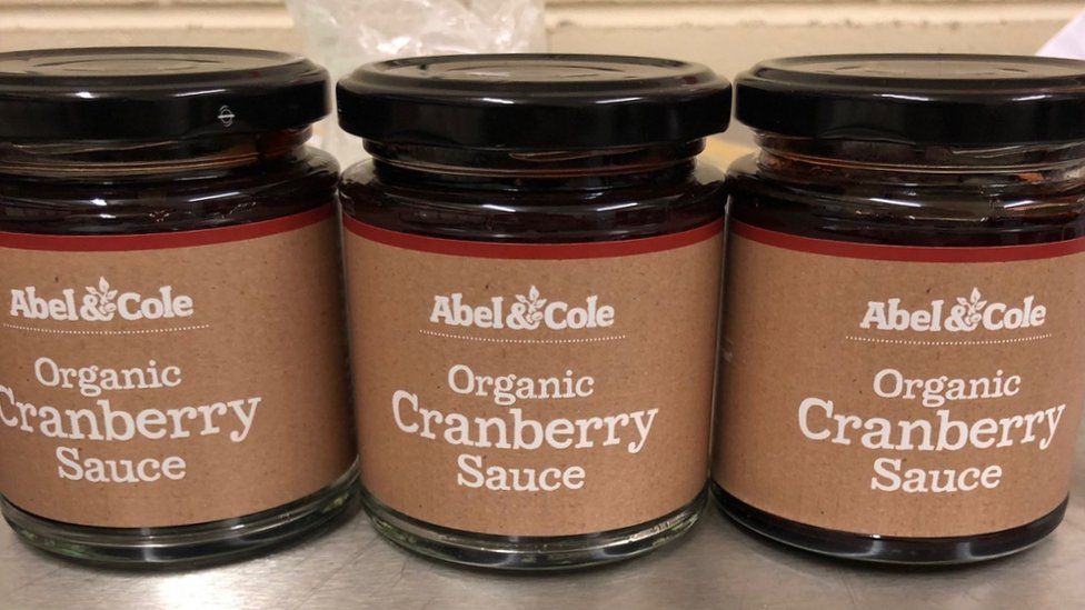 Counterfeit cranberry sauce