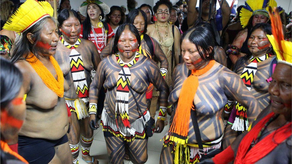 Indigenous women occupy the headquarters of the indigenous health department