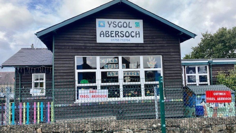 Abersoch Cyfler Gymuned I Drafod Dyfodol Hen Ysgol Bbc Cymru Fyw