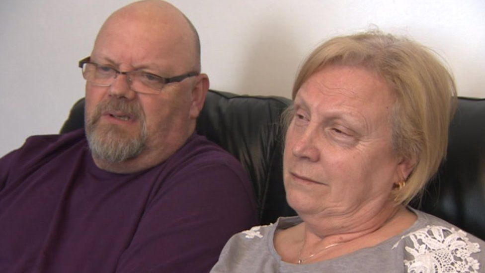 Gareth Wilmot: Family's 'disbelief' at son's dementia, age 40 - BBC News