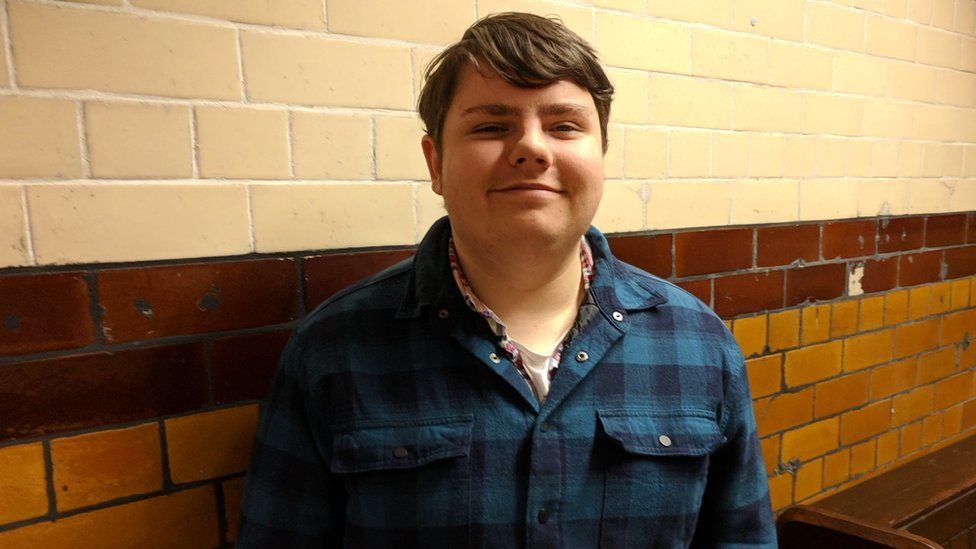 Why Lemn Sissay holds Christmas dinner for 500 strangers BBC News