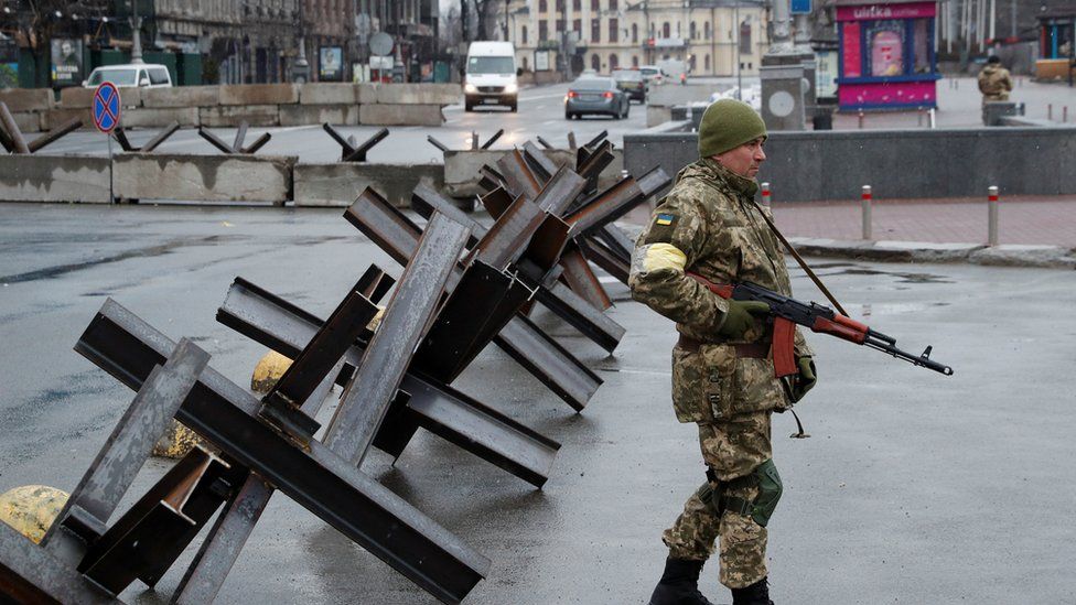 A member of the Territorial Defence Forces guards a checkpoint, as Russia"s invasion of Ukraine continues, at the Independence Square in central Kyiv,