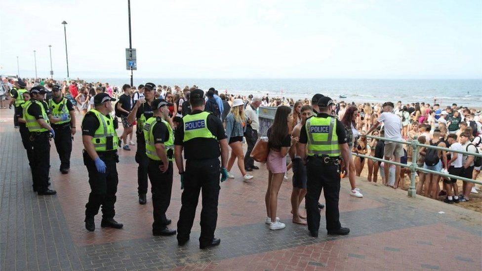 Police at crowded Portobello Beach