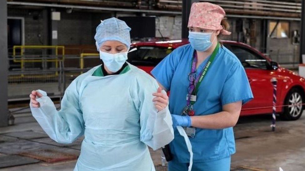 Two nurses using PPE