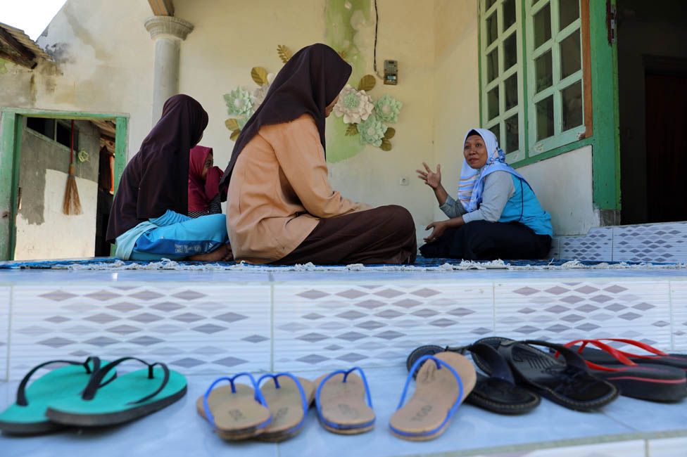 The children growing up in a u0027motherless villageu0027 - BBC News