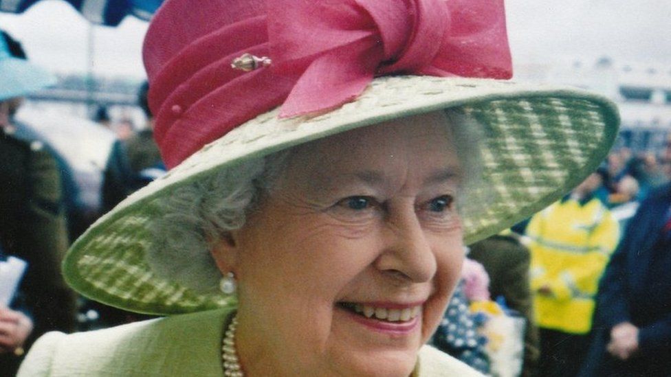 Pink vs. Green - Queen Elizabeth's 90th Birthday