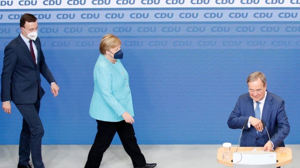 Angela Merkel approaches Armin Laschet on Sunday evening