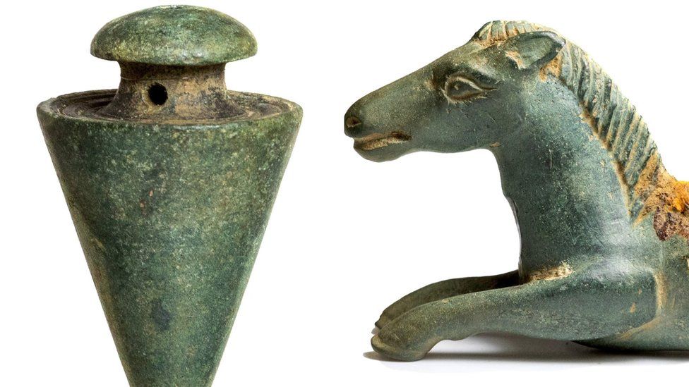 Roman pendulum (left) and horse head knife handle (right)