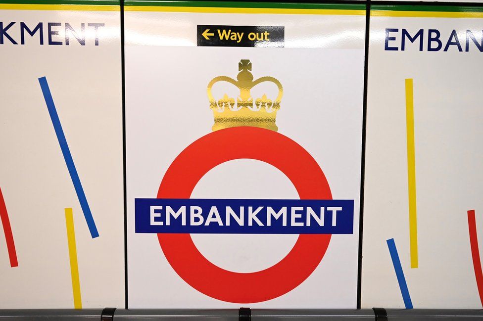 Embankment Tube roundel with crown atop