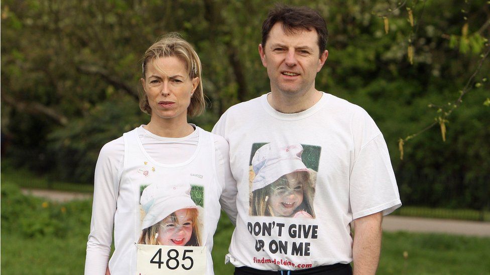 Kate and Gerry McCann pose before the start of the "Miles for Missing People" charity run in London, 2 April, 2011