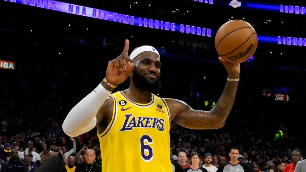 LeBron James: LA Lakers player becomes NBA's all-time leading points scorer  - BBC Newsround