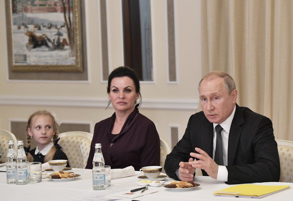 Siku ya Jumamosi bwana Putin alikutana na familia za wanajeshi ambao walifariki wakati manowari ilipoteketea