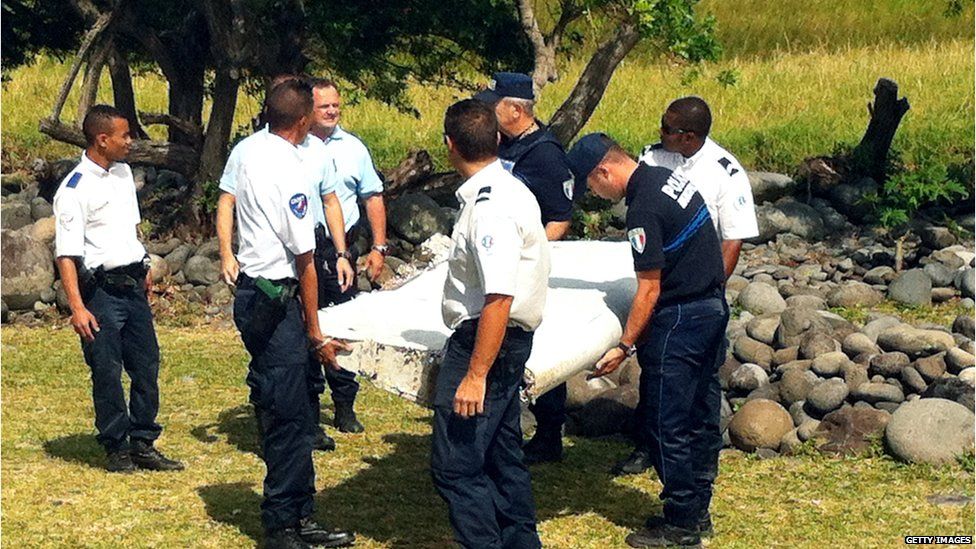 Officials on Reunion with the recovered plane part (29 July 2015)