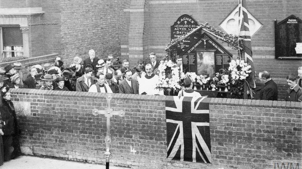 A service outside St Agnes' church in Acton Lane, London, on 18 November 1916.