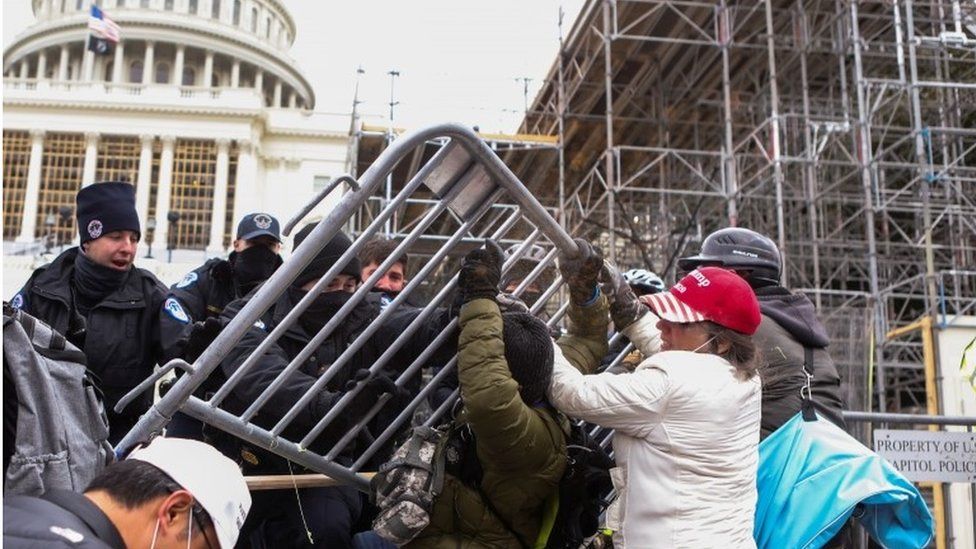Pro-Trump rioters broke through barriers outside Congress (6 Jan)