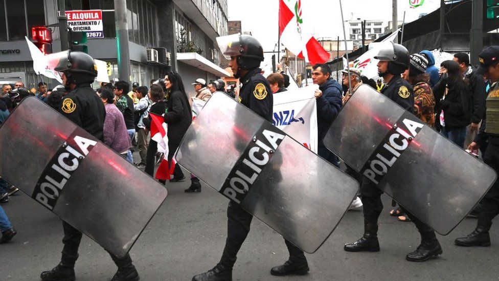 Por qué el malestar social en Perú no estalla como en otros países ...