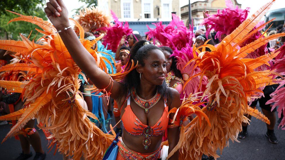 Notting Hill Carnival returns after two-year absence - BBC News