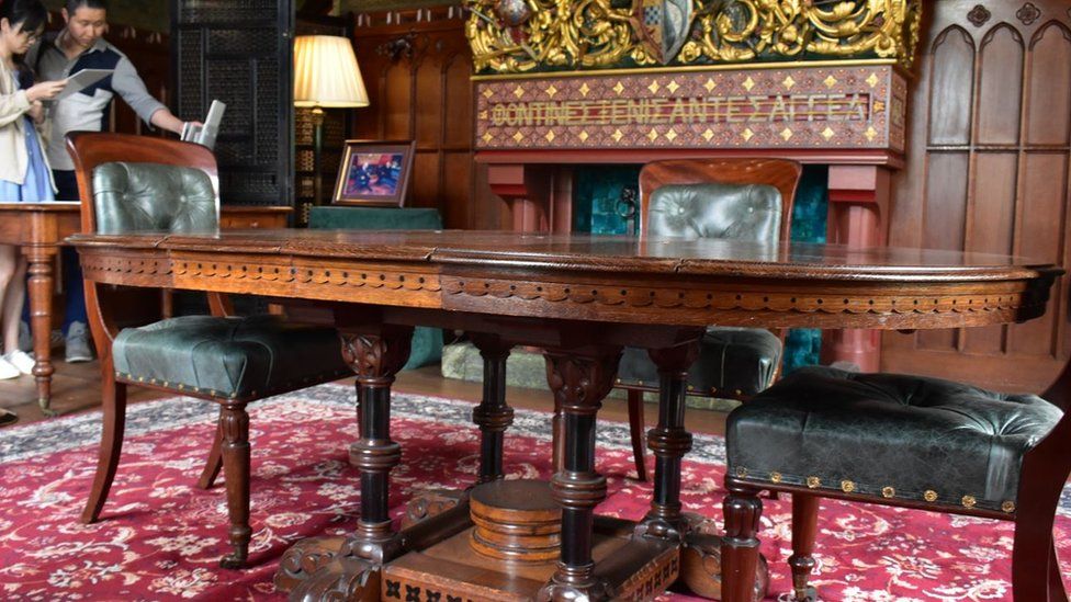 This table at the Bute family-owned Cardiff Castle was designed to accommodate a fully fruiting grapevine