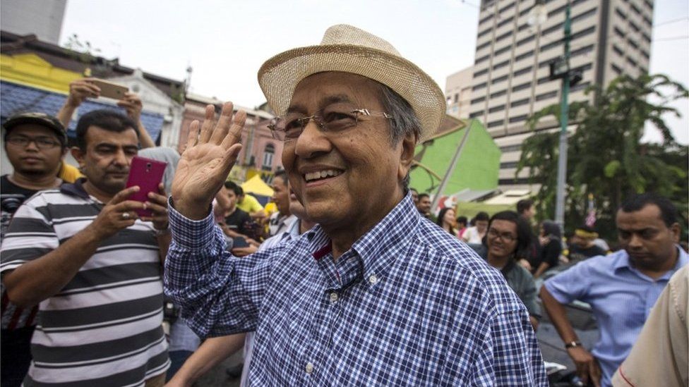Former Malaysian Prime Minister Mahathir Mohamad (C) waves as he attends a rally organised by pro-democracy group "Bersih" (Clean) near Central Market in Malaysia's capital city of Kuala Lumpur, 30 August 2015.