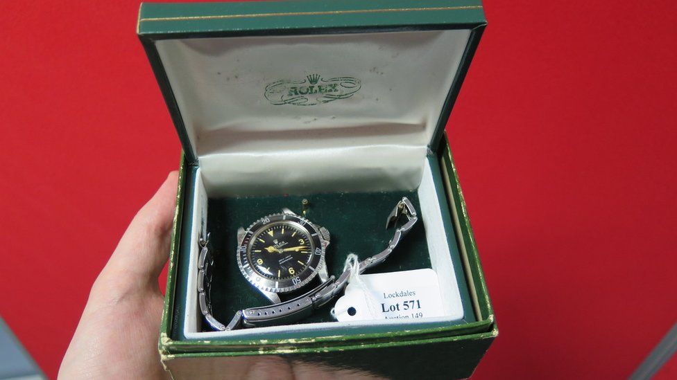 'Rare' Rolex fetches £230,000 at auction - BBC News