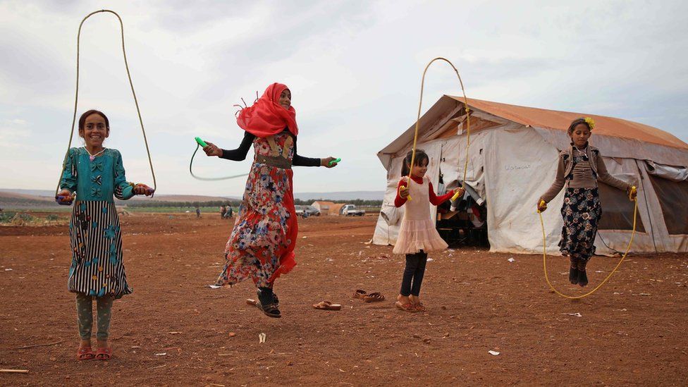 Syrian children at a makeshift school in a camp for displaced people in Atmeh, Idlib province (1 October 2018)