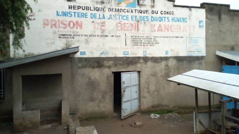 In Kinshasa teen nackte Watch Coded