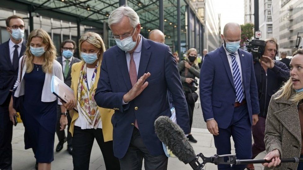 Michel Barnier holds up his hand to reporters as he leaves the Westminster Conference Centre for the next round of Brexit talks, on 10 September 2020