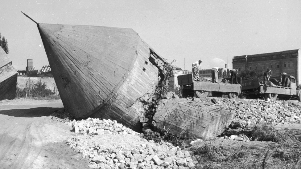 Hitler bunker debris removal, 1959 (Getty Images)