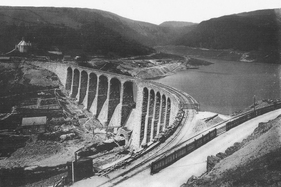 The Garreg-ddu dam in 1904