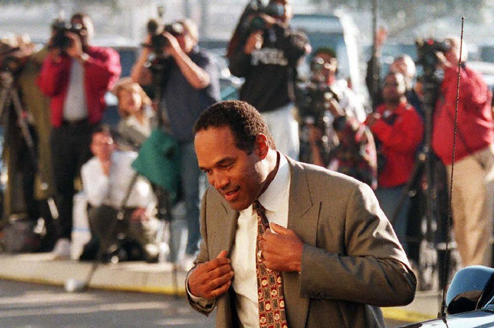 Simpson arrives in court in 1987