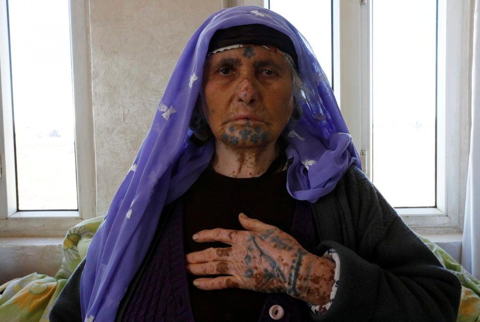 dövmeli kadın