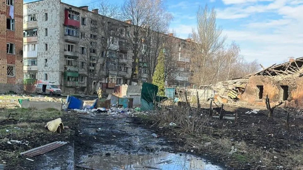 Russian strike on eastern Ukraine city Kostyantynivka ‘kills six’ (bbc.com)