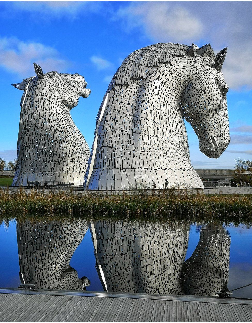 The Kelpies and their reflection in the canal water below.
