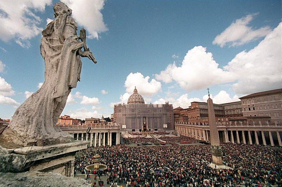 General view of St. Peters square, with St. Peters Basilica in background