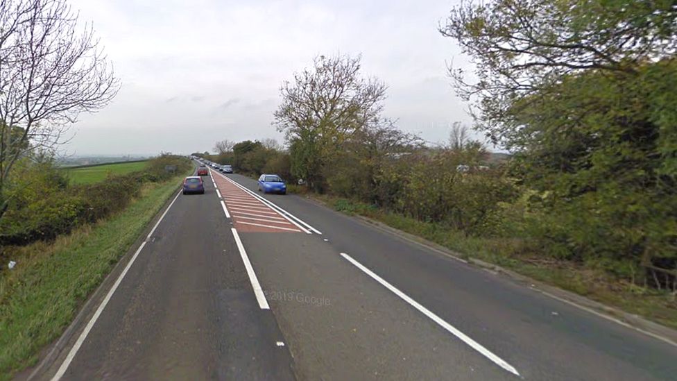 Witness appeal after two die in A303 crash in Somerset - BBC News