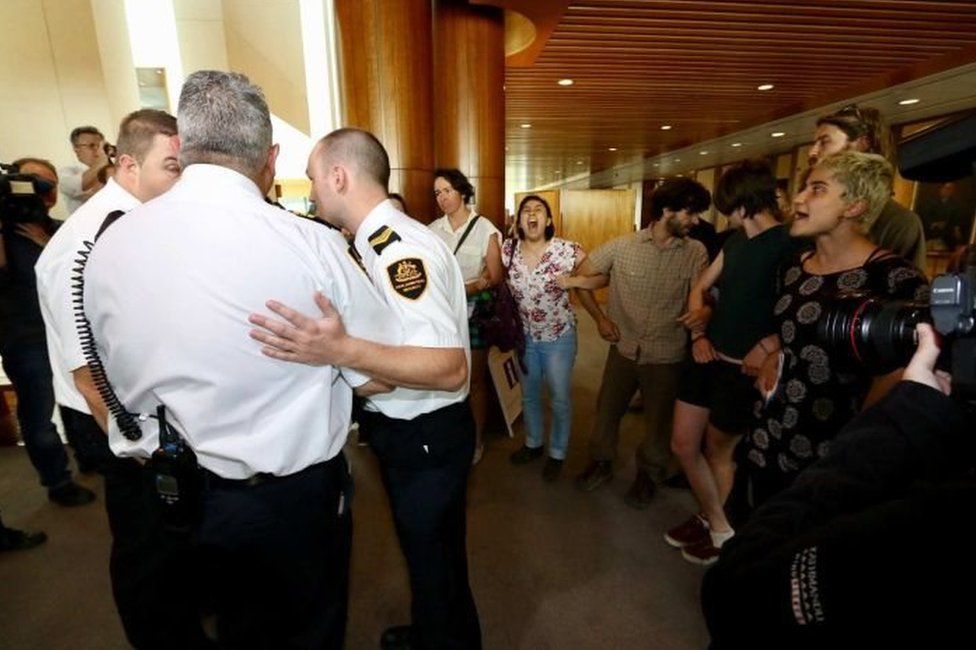 Australia Parliament Second Dramatic Protest Over Asylum Bbc News 2871