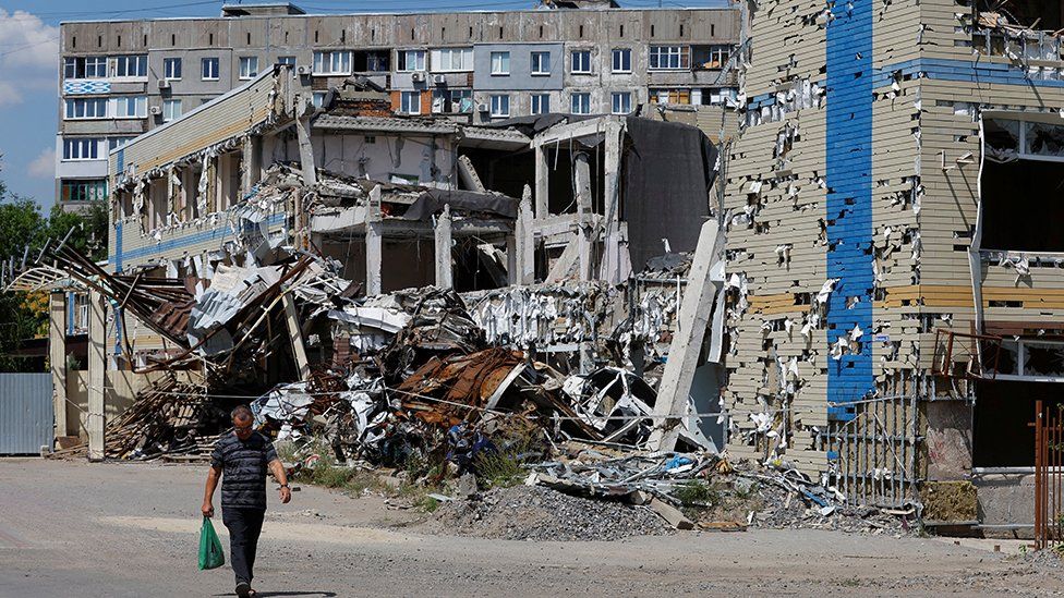Bomb damage in Mariupol