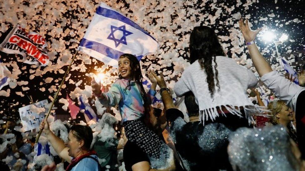 People celebrate in Tel Aviv after Israeli lawmakers approved a new government. Photo: 13 June 2021