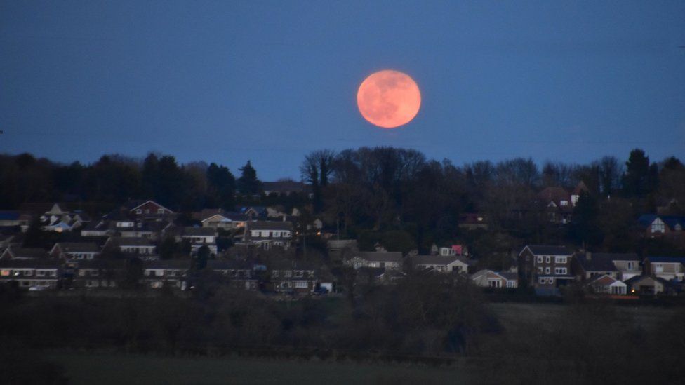 Full moon over Todwick