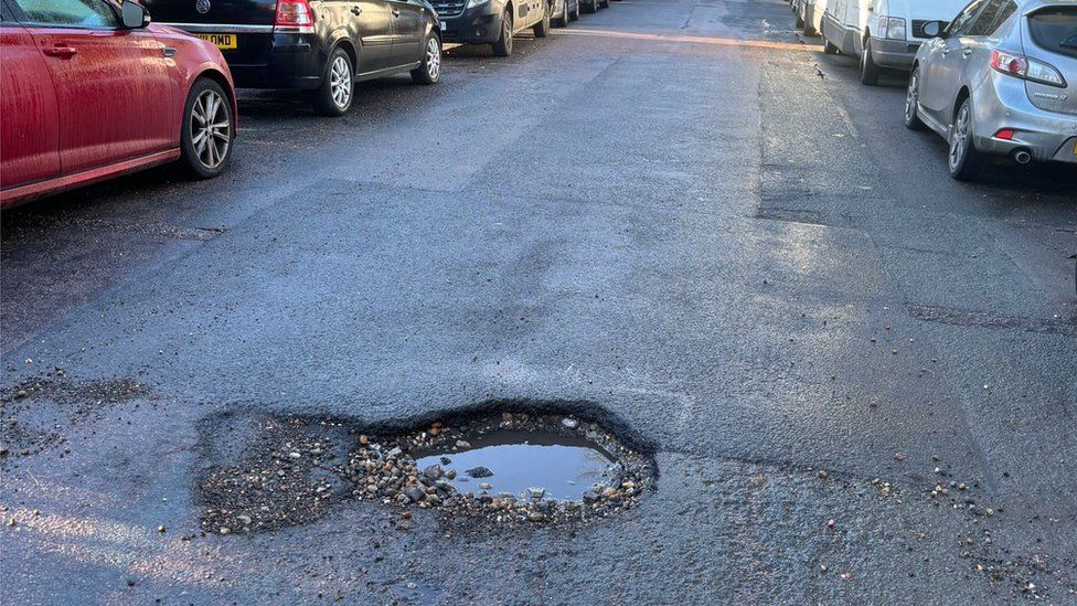 Pothole on Dordrecht Way, Hastings