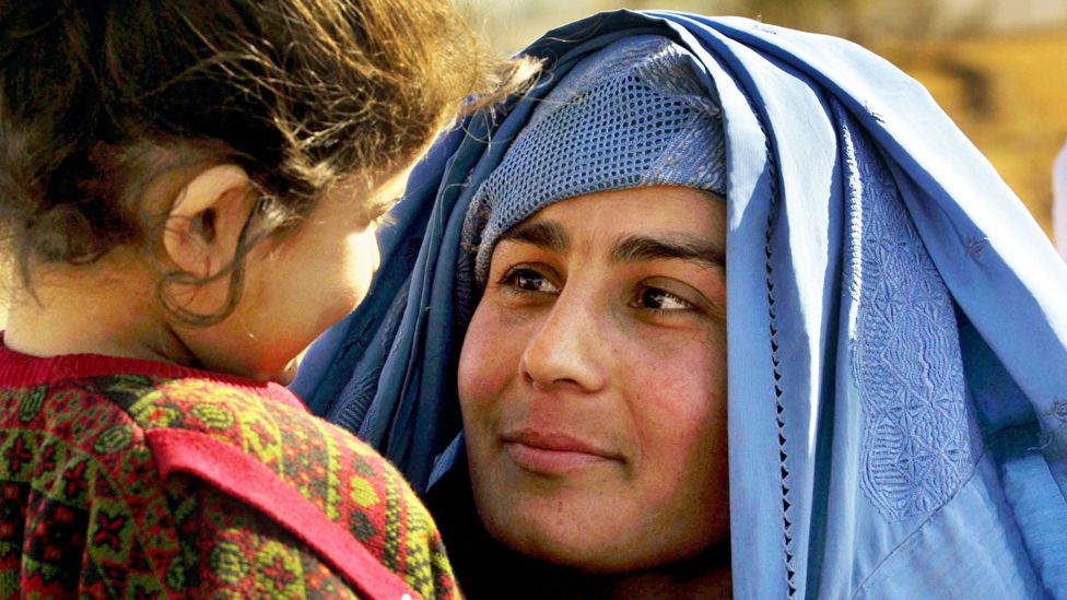Afghan woman and child near Kunduz in 2001