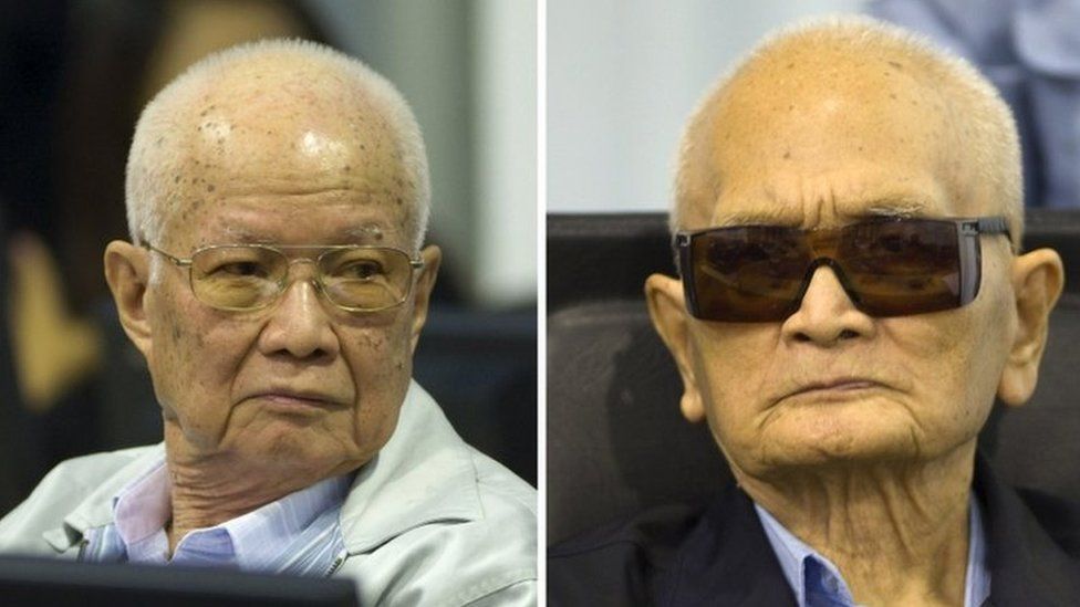 Khieu Samphan (L) and Nuon Chea (R) at the trial in Phnom Penh on 7 August 2014